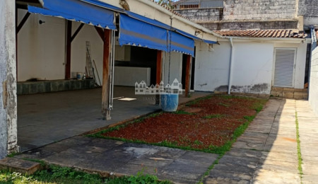Terreno com benfeitorias à venda perto da Alameda Lucas, Atibaia - SP
