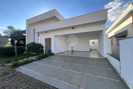 Casa à venda com 3 quartos, sendo 2 suítes, no condomínio Golden, Itapetininga - SP
