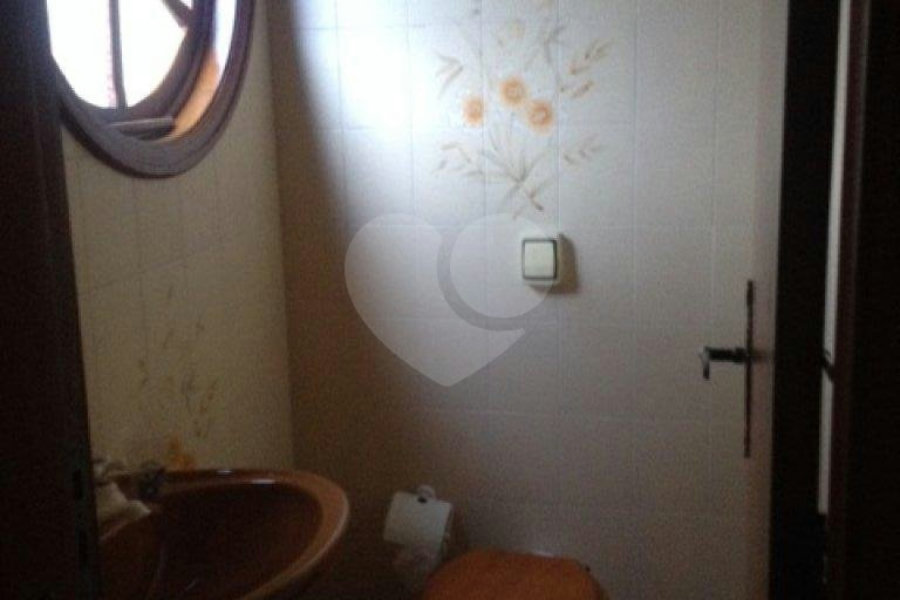 Casa à venda com 4 quartos, sendo 3 suítes, em Vila Paiva, São Paulo, SP
