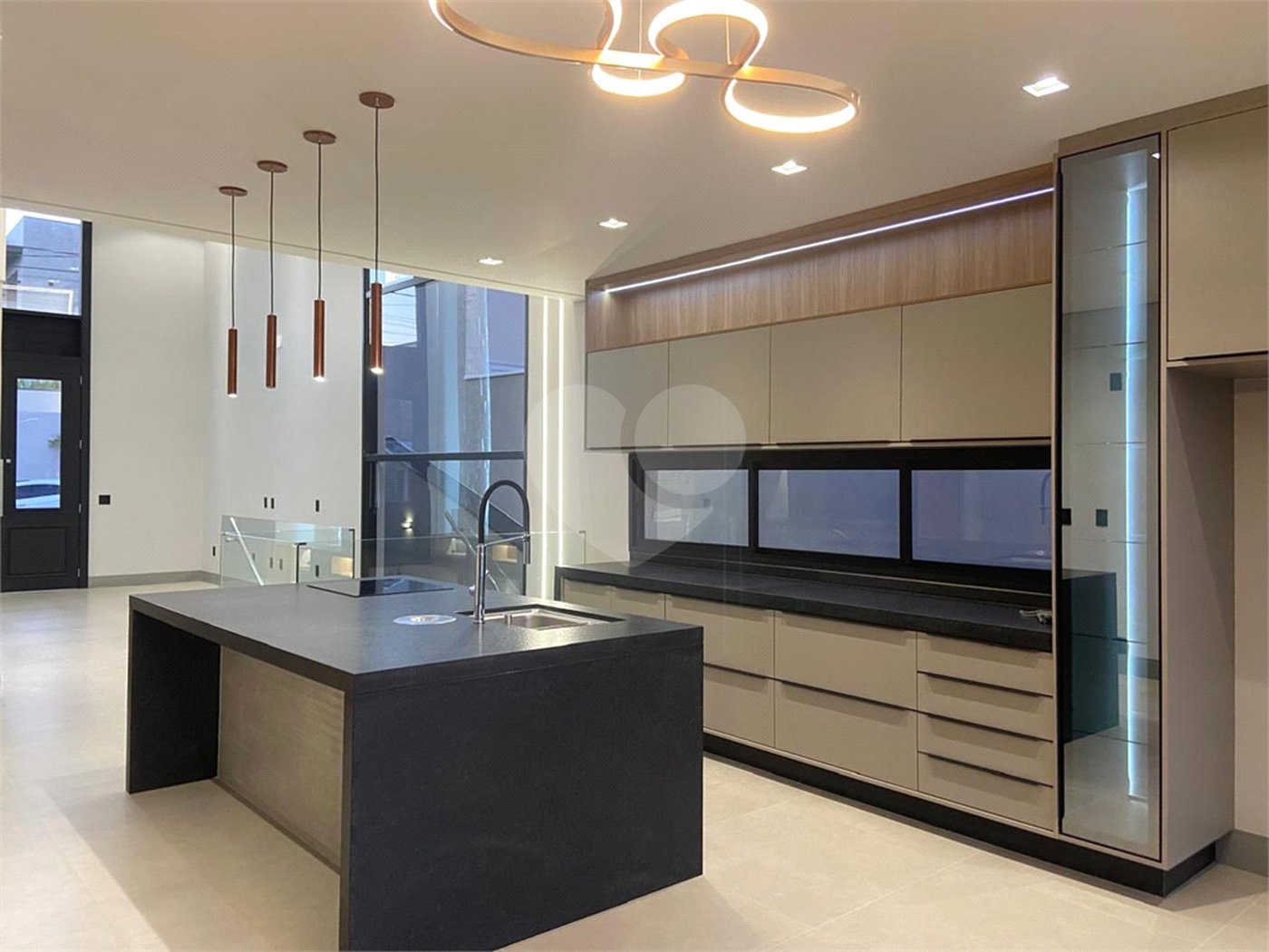 Casa à venda com 3 suítes no condomínio Glarus, Campinas - SP