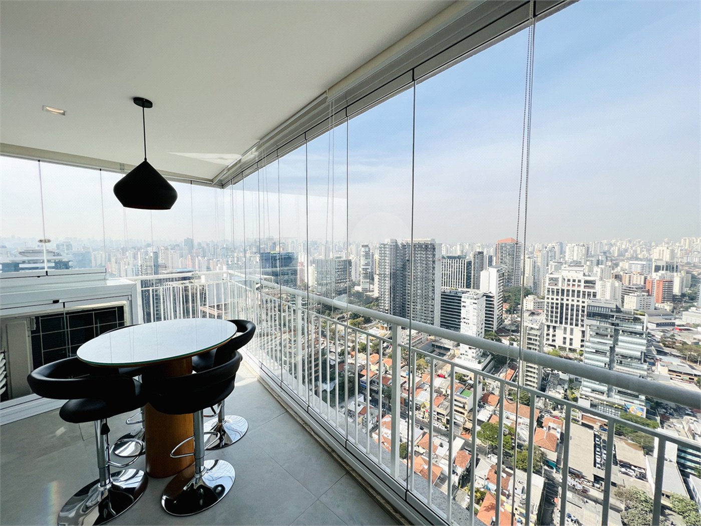 Apartamento venda / locação Vila Nova Conceição, 80m², andar alto, 1 suíte e 2 vagas