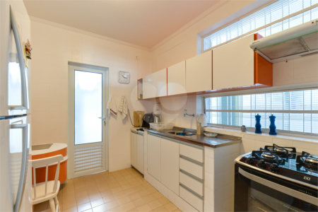 Casa de Vila à venda com 4 quartos, sendo 1 suíte, em Alto da Boa Vista, São Paulo, SP