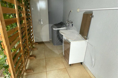 Sobrado à venda com 3 quartos, sendo 1 suíte, em Jardim Brasília, Três Lagoas, MS