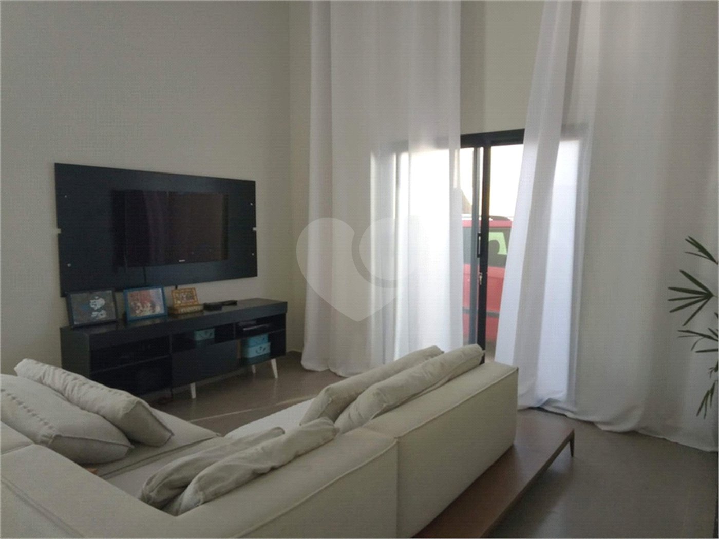Casa à venda com 3 quartos, sendo 1 suíte, no condomínio Village Ipanema Ii, Araçoiaba da Serra - SP