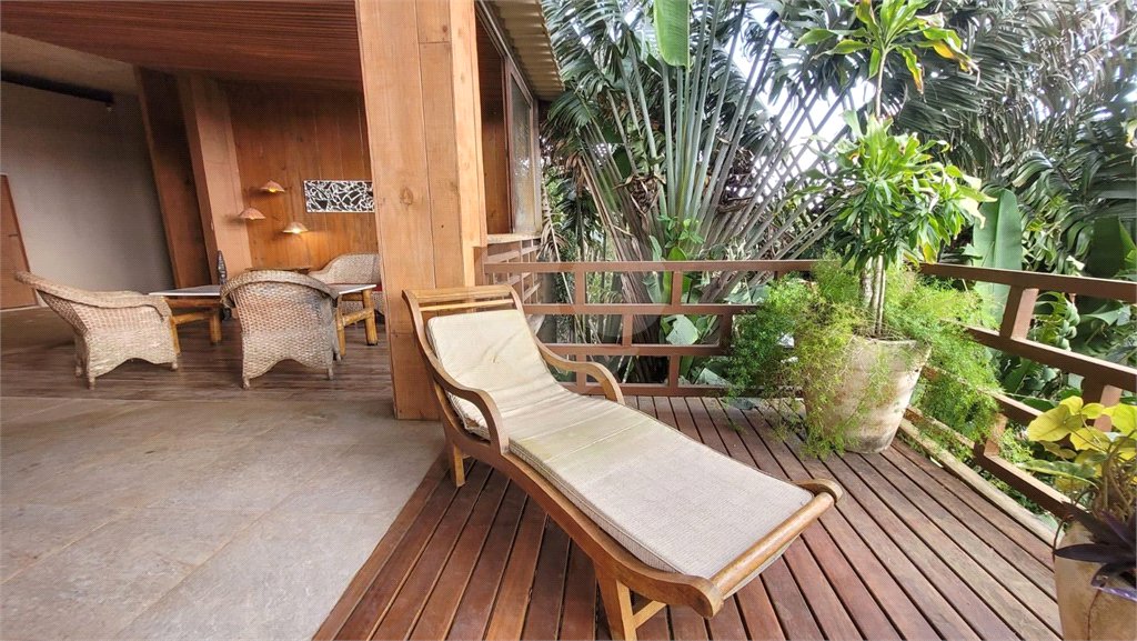 Casa à venda com 5 quartos, sendo 4 suítes,  em Albatroz, Armação dos Búzios, RJ