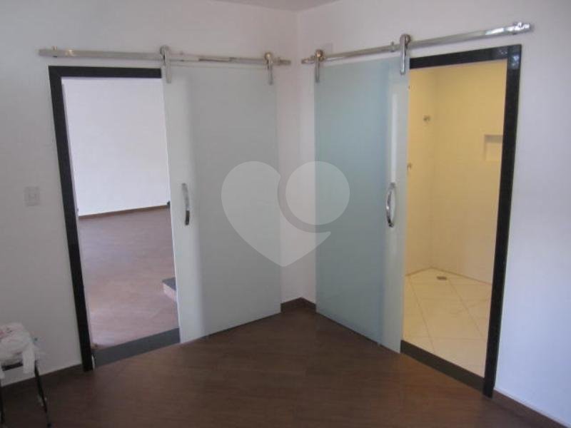 Casa à venda com 4 quartos, sendo 2 suítes, em Moema, São Paulo, SP