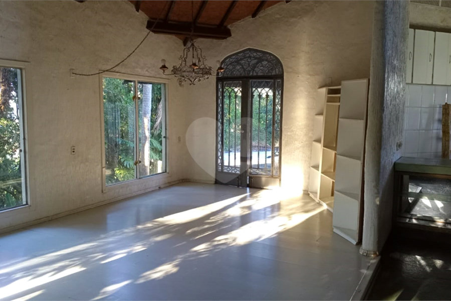 Casa à venda com 3 quartos, sendo 2 suítes, no condomínio Gleba II, Mairiporã - SP