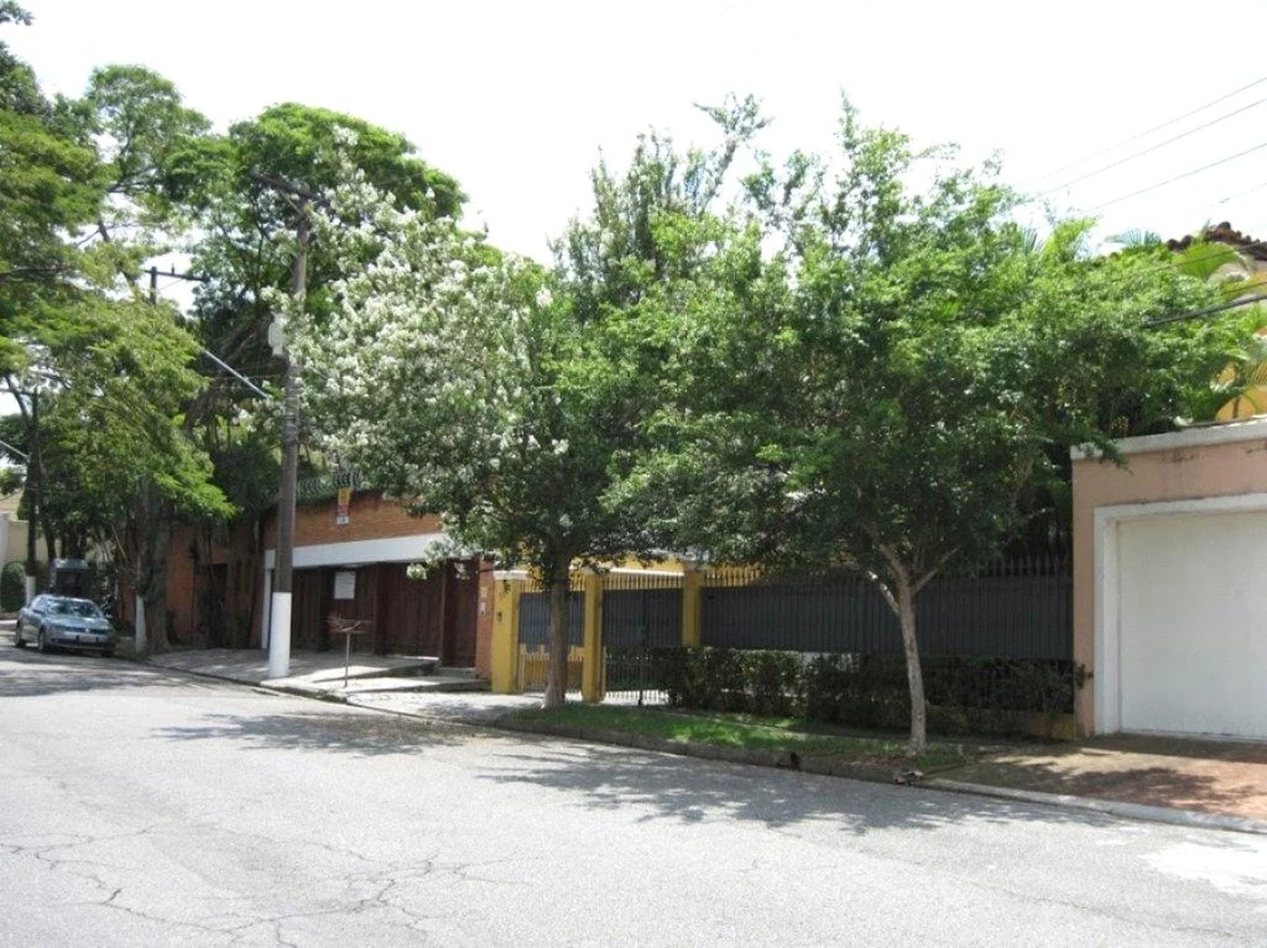 Casa à venda com 4 quartos, sendo 2 suítes, em Jardim Leonor, São Paulo, SP