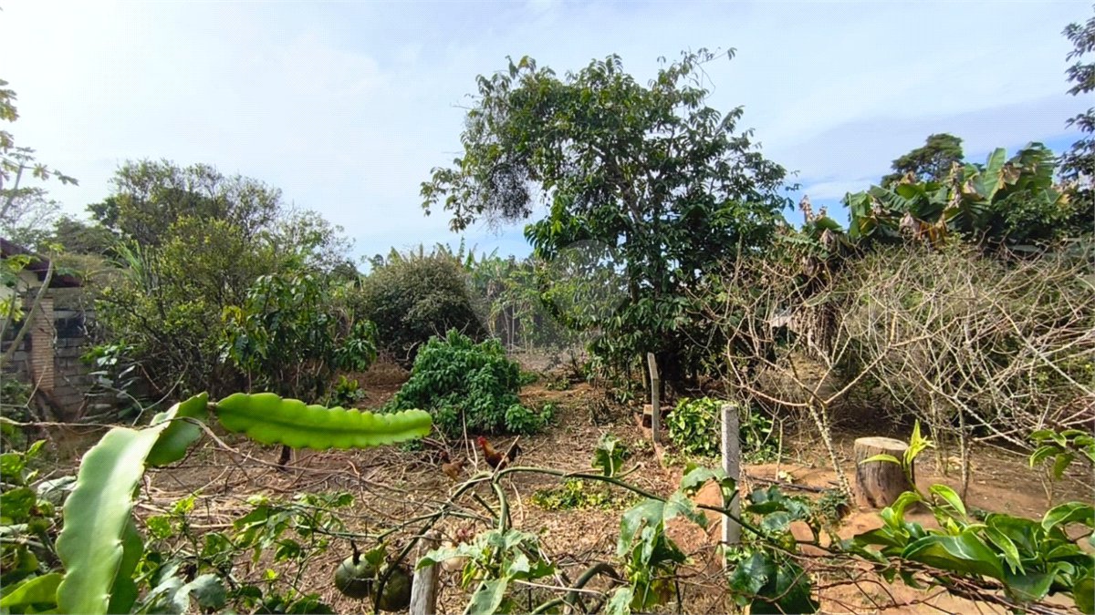 Chácara à venda com 4 quartos, sendo 1 suíte,  em Vale San Fernando, Itapetininga, SP