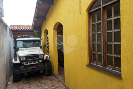 Casa à venda com 4 quartos, sendo 1 suíte,  em Vila Bela Flor, Mogi das Cruzes, SP