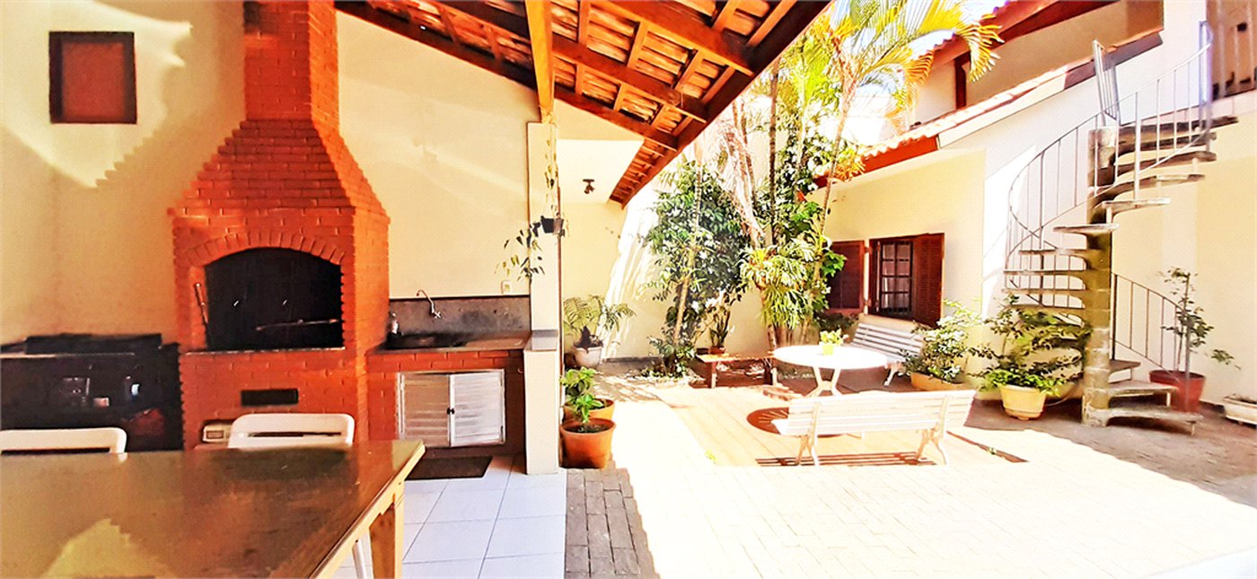 Casa à venda com 4 quartos, sendo 2 suítes, em Planalto Paulista, São Paulo, SP