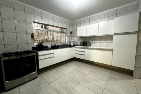Sobrado à venda com 4 quartos, sendo 1 suíte,  em Vila Curuçá, Santo André, SP