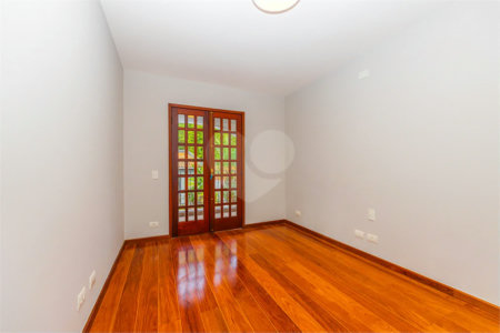 Casa à venda com 4 quartos, sendo 2 suítes, em Jardim Marajoara, São Paulo, SP