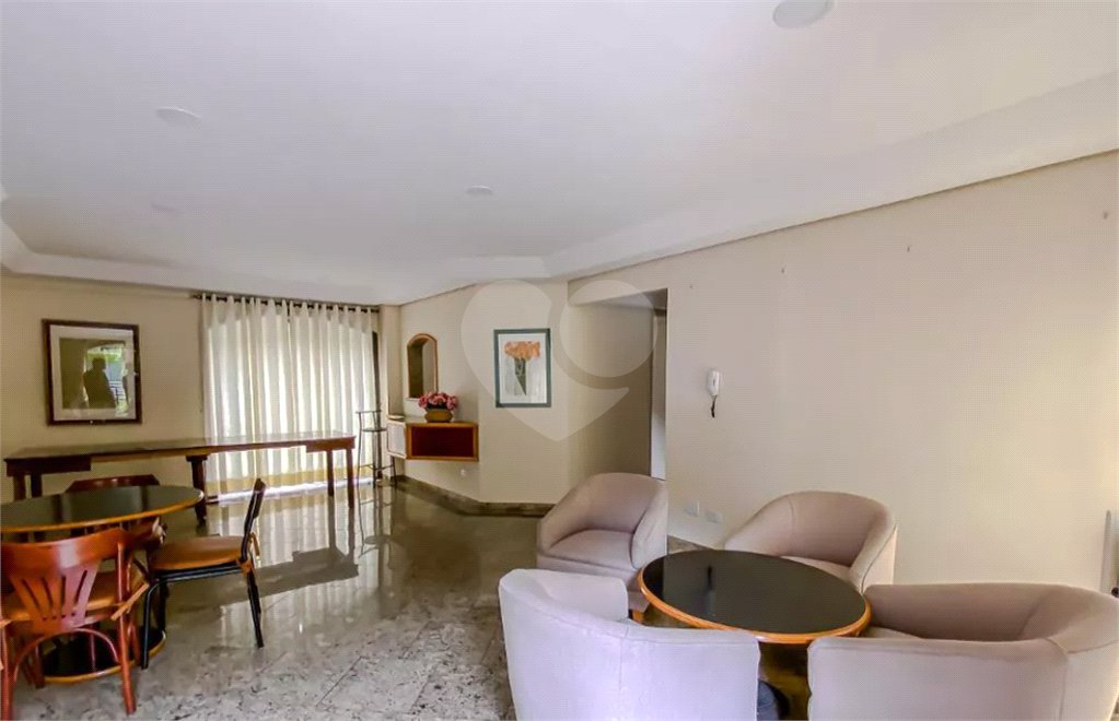 Apartamento na Região do Anália Franco Próximo ao Shopping com 3 Dormitórios sendo 1 Suíte e 2 Vagas de Garagem