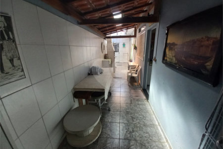 Casa Térrea com 3 dormitórios, sendo 1 suíte.