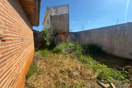 Casa á venda com 03 dormitórios, no residencial Itamarati em São Carlos.