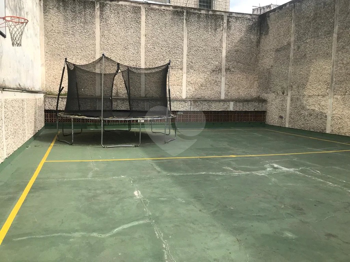Espaço e Segurança no Bom Retiro: Apartamento de 100 m² com Infraestrutura Completa