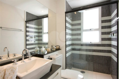 Apartamento à venda no Campo Belo de 385 metros quadrados 04 suítes 05 vagas.