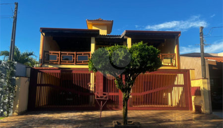 Casa à venda com 3 quartos, sendo 1 suíte, em Parque Fehr, São Carlos, SP