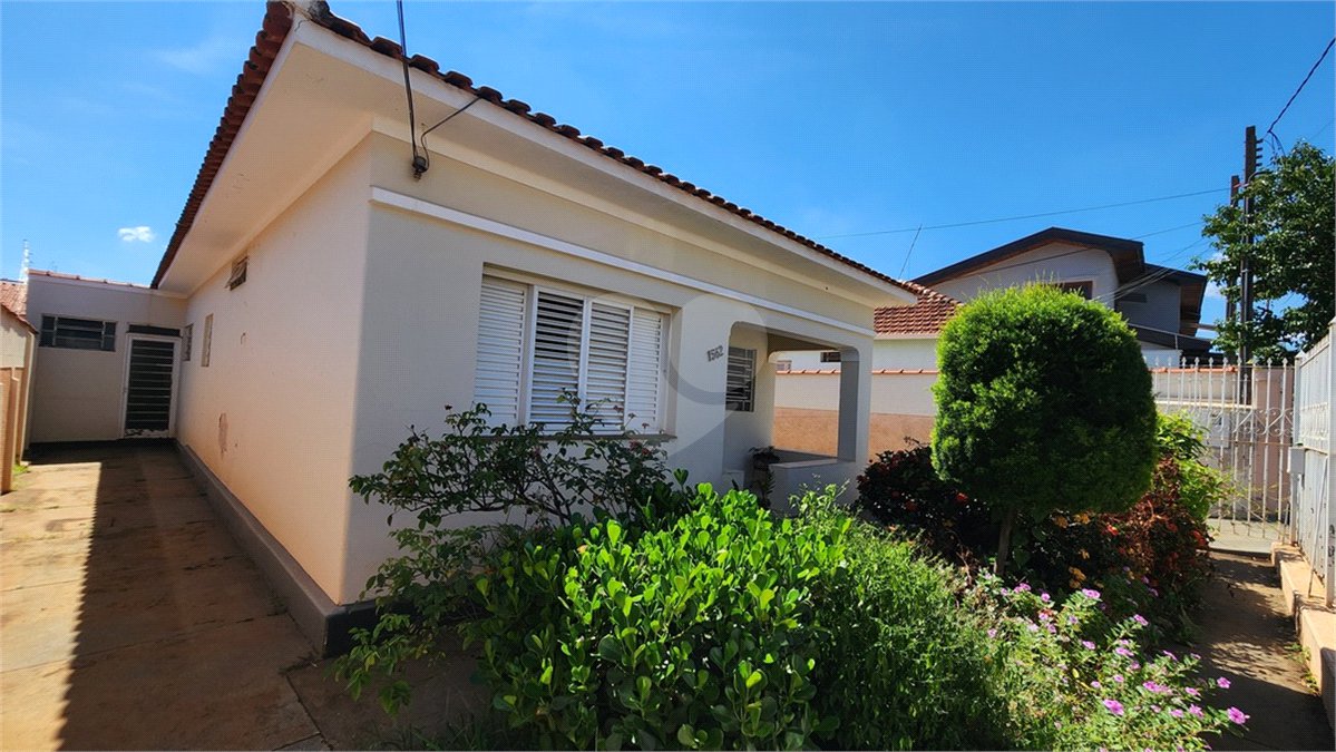 Casa à venda com 3 quartos no Centro, Araraquara, SP