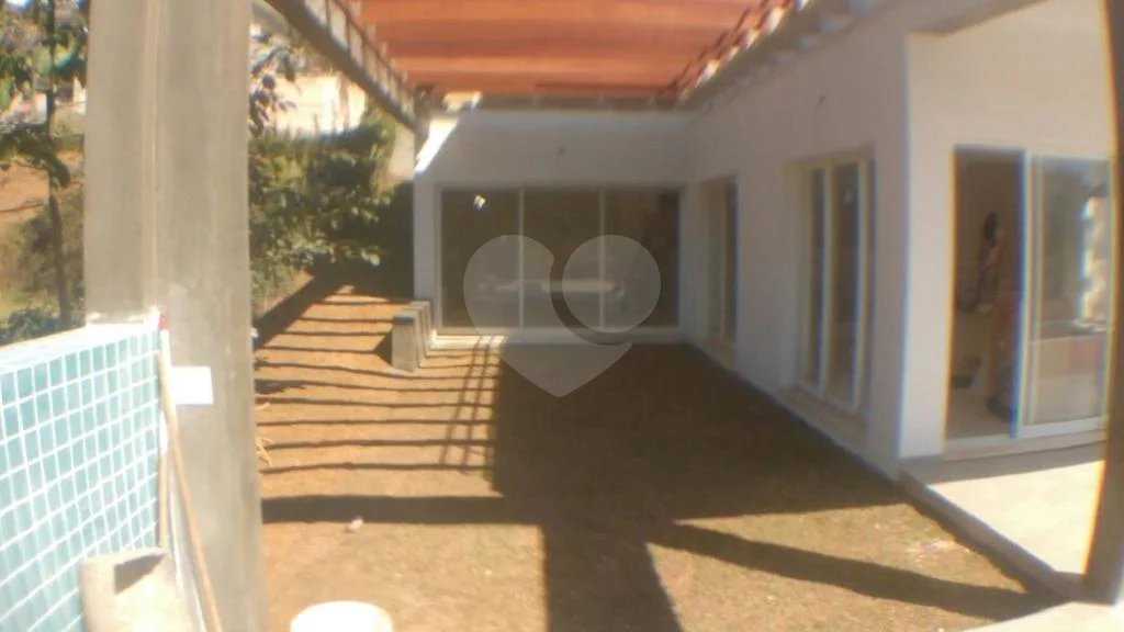 Sobrado à venda com 3 suítes em Seerra da Cantareira, Mairiporã, SP