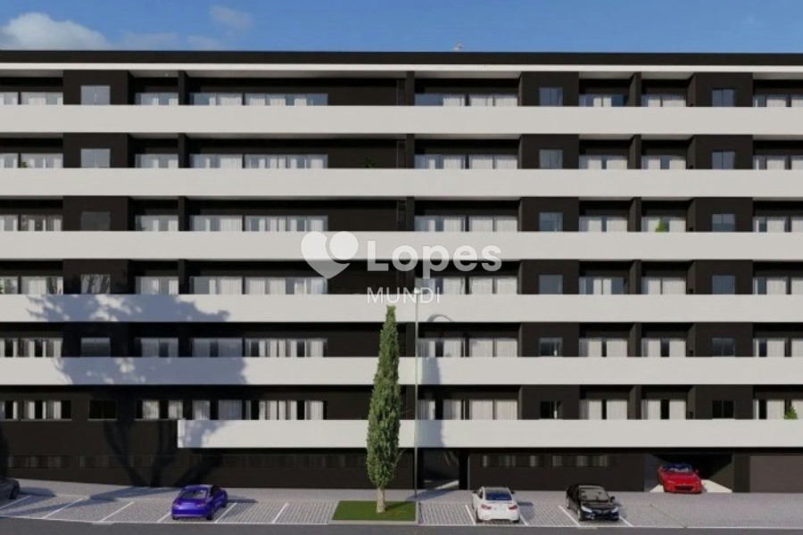 Apartamento T2 à venda em Águas Santas, Maia, Portugal – Varanda e garagem