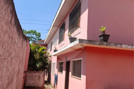 Sobrado à venda com 4 quartos, sendo 2 suítes,  em Campestre, Santo André, SP