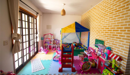 Casa à venda com 3 quartos, sendo 1 suíte,  em Reneville, Mairinque, SP