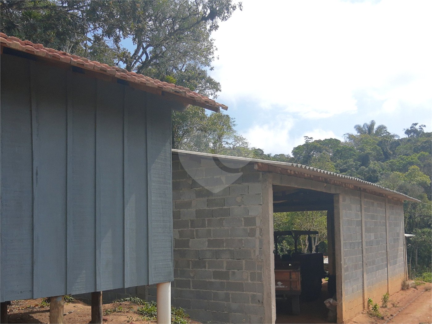 Sítio à venda com 5 quartos, sendo 1 suíte,  em Área Rural de Tapiraí, Tapiraí, SP