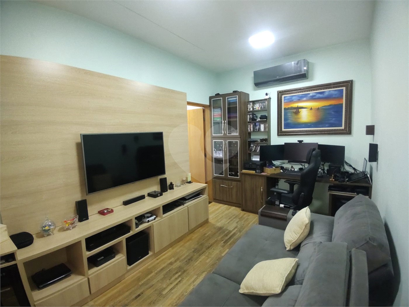 Casa à venda com 2 suítes no condomínio Morada das Hortênsias, São Paulo - SP