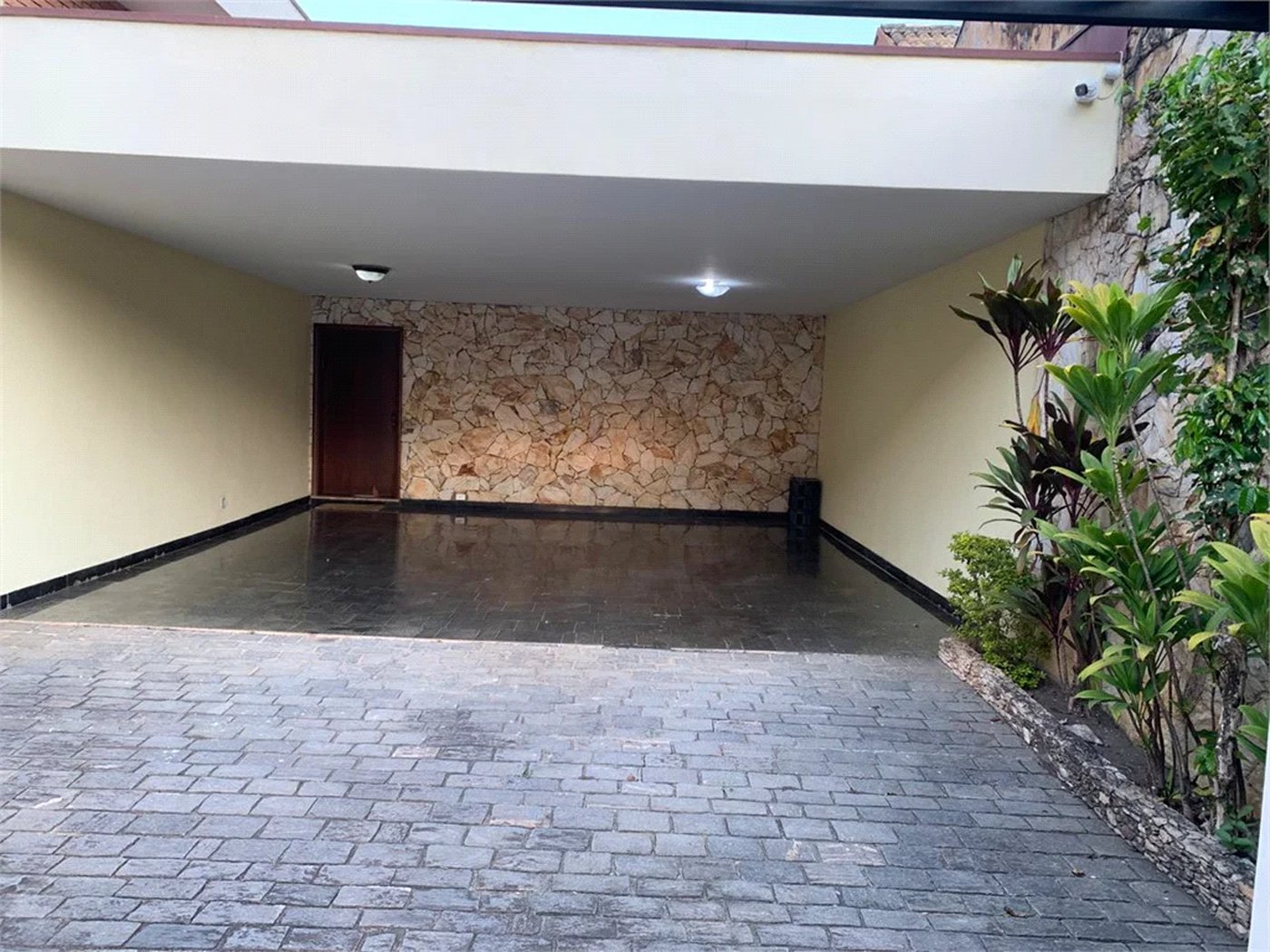 Casa à venda com 4 quartos, sendo 2 suítes, em Vila São Francisco, São Paulo, SP