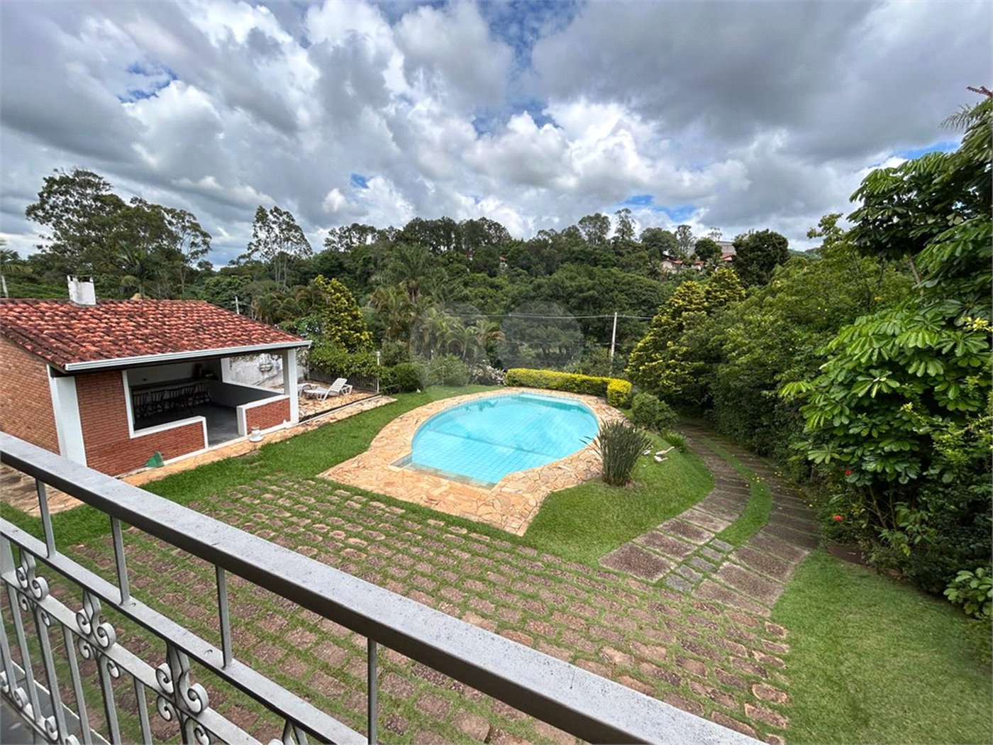 Casa à venda com 5 quartos, sendo 3 suítes, no condomínio Estância Marambaia, Vinhedo - SP