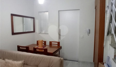 Casa à venda com 2 suítes no condomínio Residencial Pavoni I, São Paulo - SP