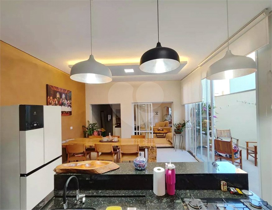 Casa à venda com 2 suítes no condomínio Parque Imperial, Salto - SP