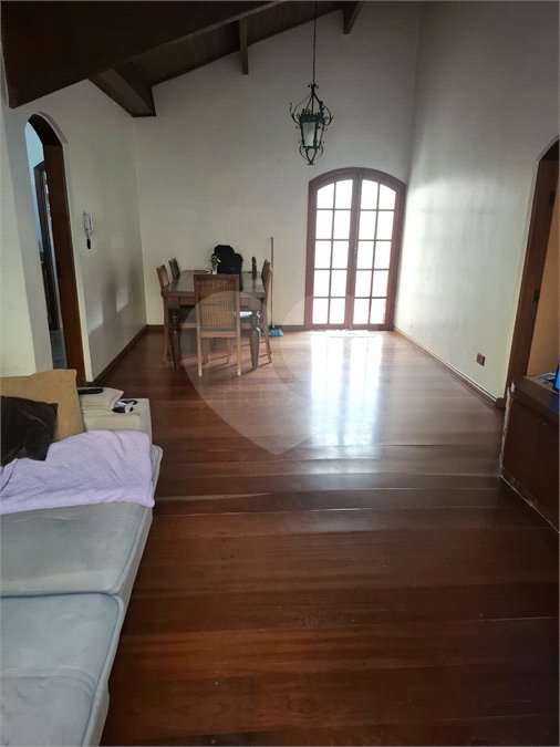 Casa à venda com 3 quartos, sendo 1 suíte,  em Vila Santa Helena, Mogi das Cruzes, SP