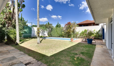 Casa à venda com 4 suítes em Jardim Cordeiro, São Paulo, SP