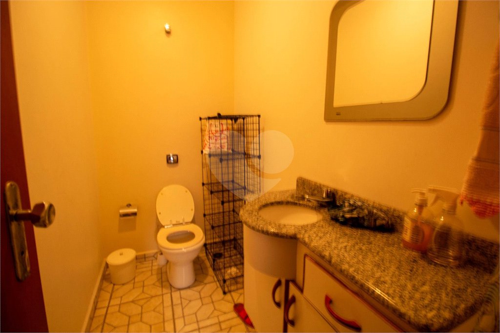 Sobrado à venda com 3 quartos em Parque IX de Julho, São Roque, SP