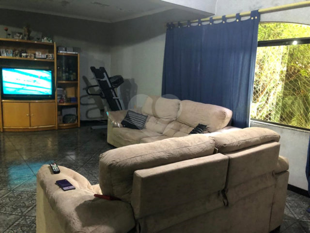 Sobrado à venda com 5 quartos, sendo 2 suítes,  em Vila Maria Alta, São Paulo, SP