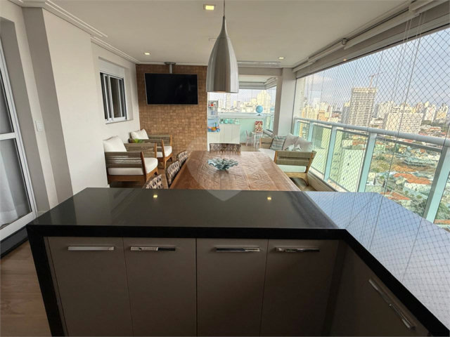 Apartamento à venda com 3 quartos, sendo 1 suíte,  em Mooca, São Paulo, SP