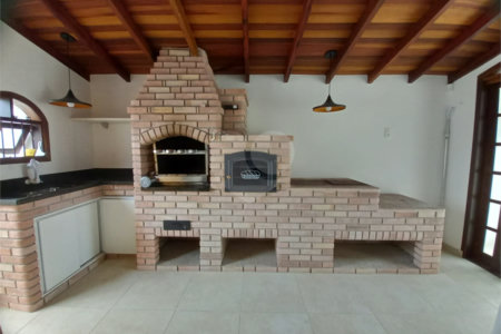 Casa à venda com 4 quartos, sendo 1 suíte,  em Vila Oliveira, Mogi das Cruzes, SP