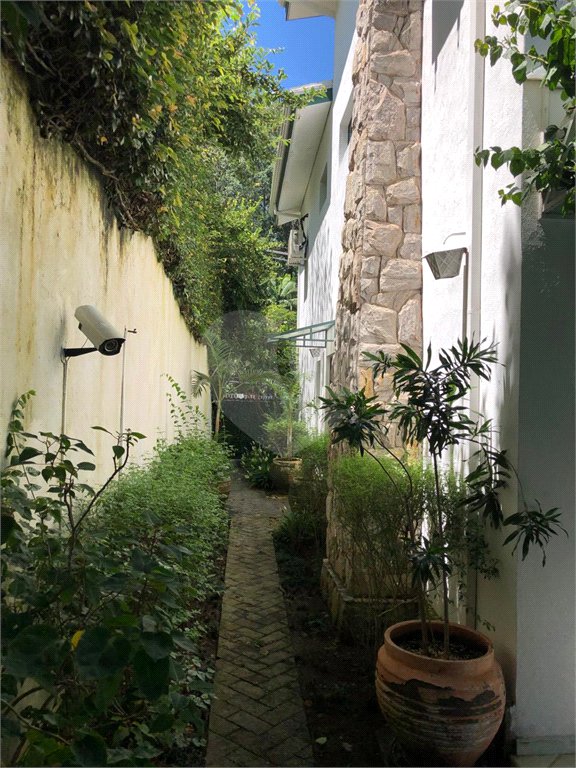 Sobrado à venda com 3 quartos, sendo 1 suíte,  em Panamby, São Paulo, SP