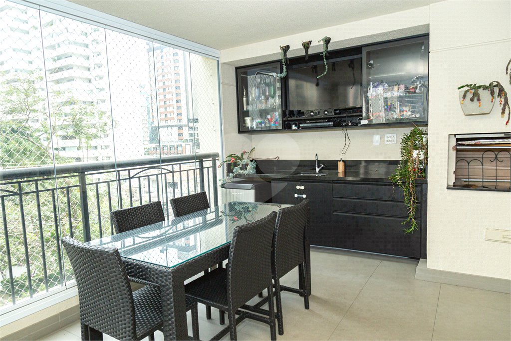 Apartamento à venda com 4 quartos, sendo 2 suítes, em Moema, São Paulo, SP