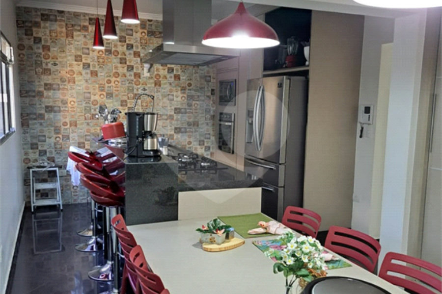 Sobrado à venda com 4 quartos, sendo 2 suítes, em Jaraguá, São Paulo, SP