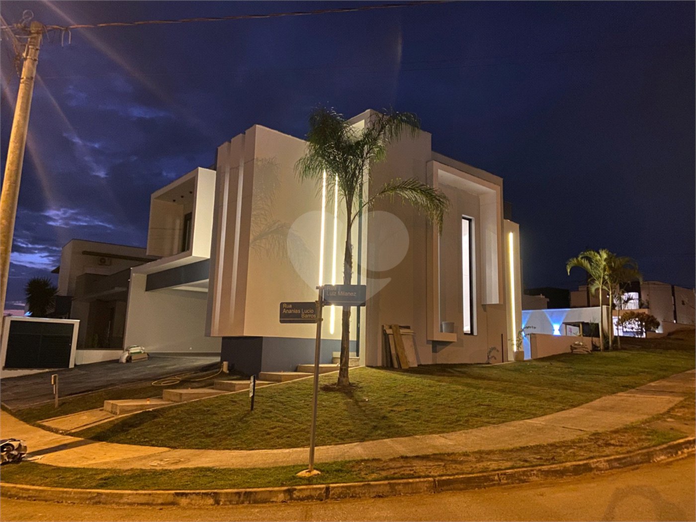 Casa à venda ou para alugar com 3 suítes no condomínio Residencial Central Parque, Salto - SP