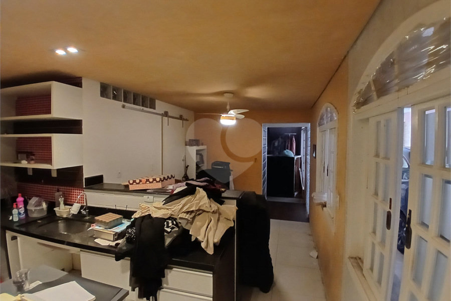 Sobrado à venda com 8 quartos, sendo 2 suítes, em Tremembé, São Paulo, SP