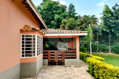 Casa à venda com 4 quartos, sendo 1 suíte, no condomínio Residencial Vale das Laranjeiras, Indaiatuba - SP
