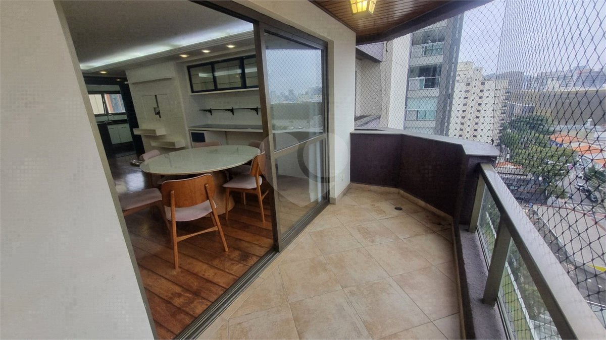 Apartamento à venda com 3 quartos, sendo 1 suíte,  em Indianópolis, São Paulo, SP