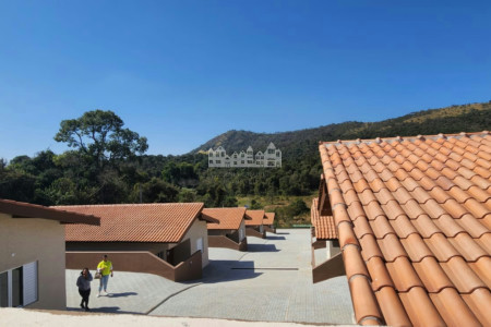 Casa à venda ou para alugar com 2 suítes no condomínio Serra Verde, Atibaia - SP