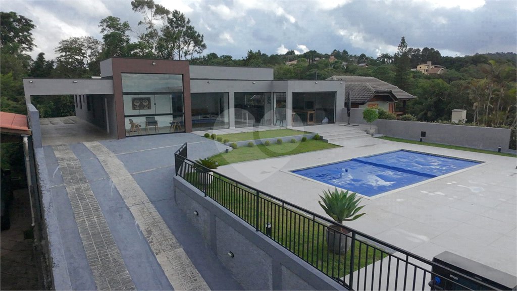 Casa à venda com 4 quartos, sendo 2 suítes, no condomínio Alpes da Cantareira, Mairiporã - SP