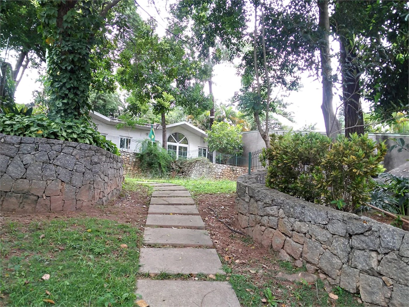 Sobrado à venda com 4 quartos, sendo 1 suíte, em Jardim Floresta, São Paulo, SP